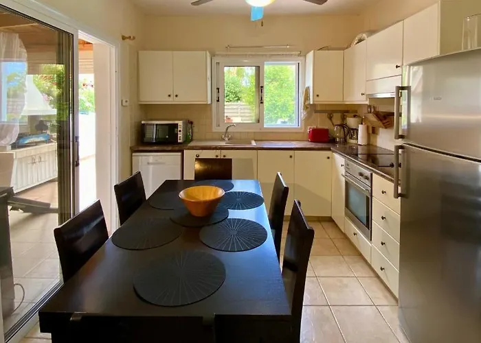 Sea View In Agia Thekla ヴィラ